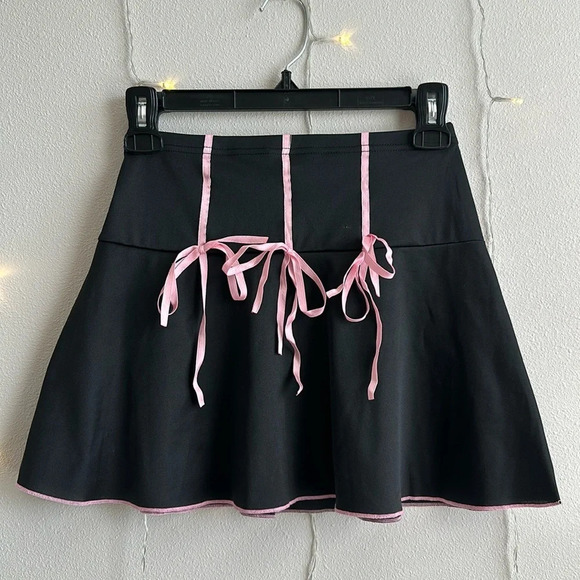 Black Mini Skirt with Bow Details 🖤🎀 - Picture 1 of 2